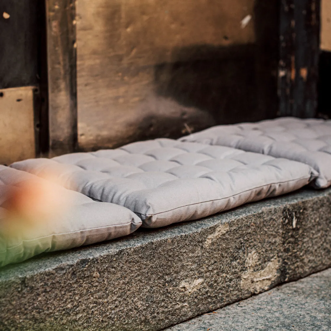 GRANIT Dyna 40x40cm Grå- Utedynor