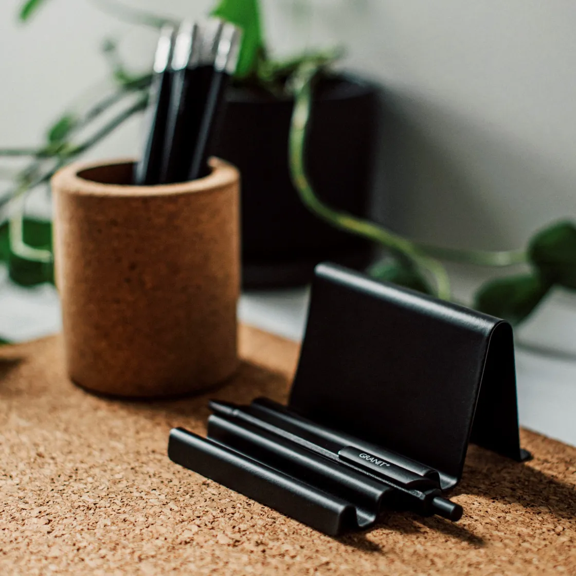 GRANIT Stativ/Pennhållare Wavy Svart- Skrivbordstillbehör