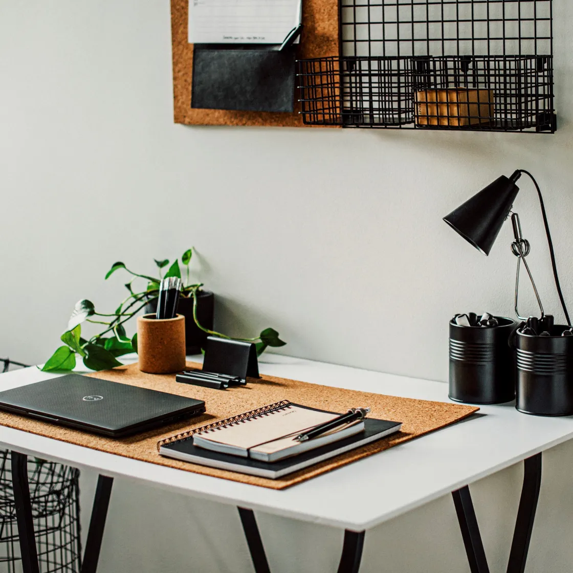 GRANIT Stativ/Pennhållare Wavy Svart- Skrivbordstillbehör